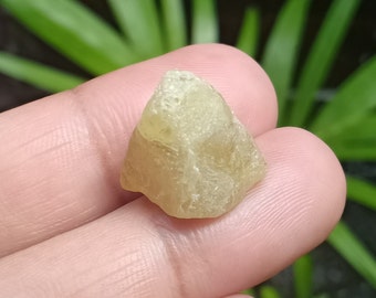 15.97 crt.  Sphene.( Titanite) Natural Rough Crystal.
