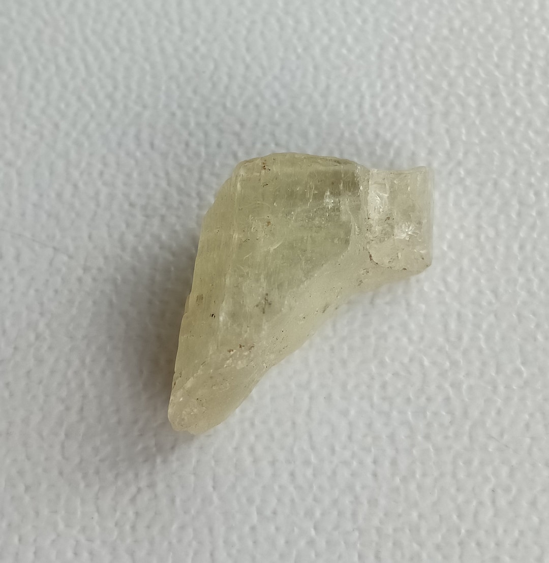 21.88 Crt. Hiddenite. (pale) Green Spodumene. Natural Rough Crystal. - Etsy