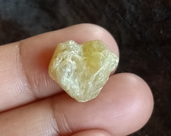 15.58 crt.  Sphene.( Titanite) Natural Rough Crystal.