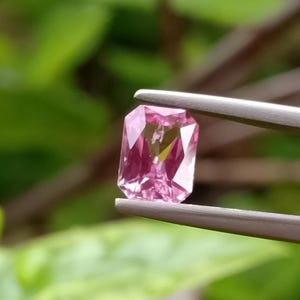 0.93 crt. Pink Sapphire. Natural. Untreated. Certified. 6.30x4.86x3.17 mm.