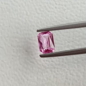 0.59 crt. Pink Sapphire. Natural. Untreated. Certified. 5.73x4.10x2.44 mm.