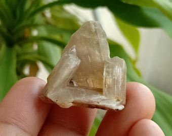 59 carat. Specimen Color Change Turkish Diaspore Crystal. Natural. Geniune (Unheat, Untreated).