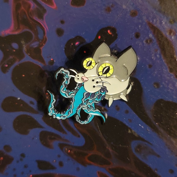 Octopus Cat 1.5 Inch Glow In The Dark Pin! Cthulhu Flerken Tentacle Kitten Jacket Bag Hat Pin