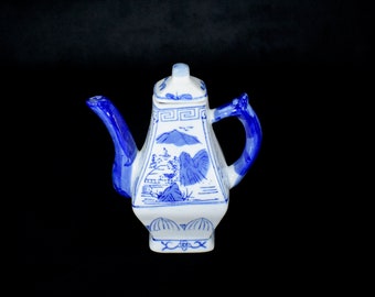 Vintage Blue Willow Style Teapot Made in China, Unmarked No Date