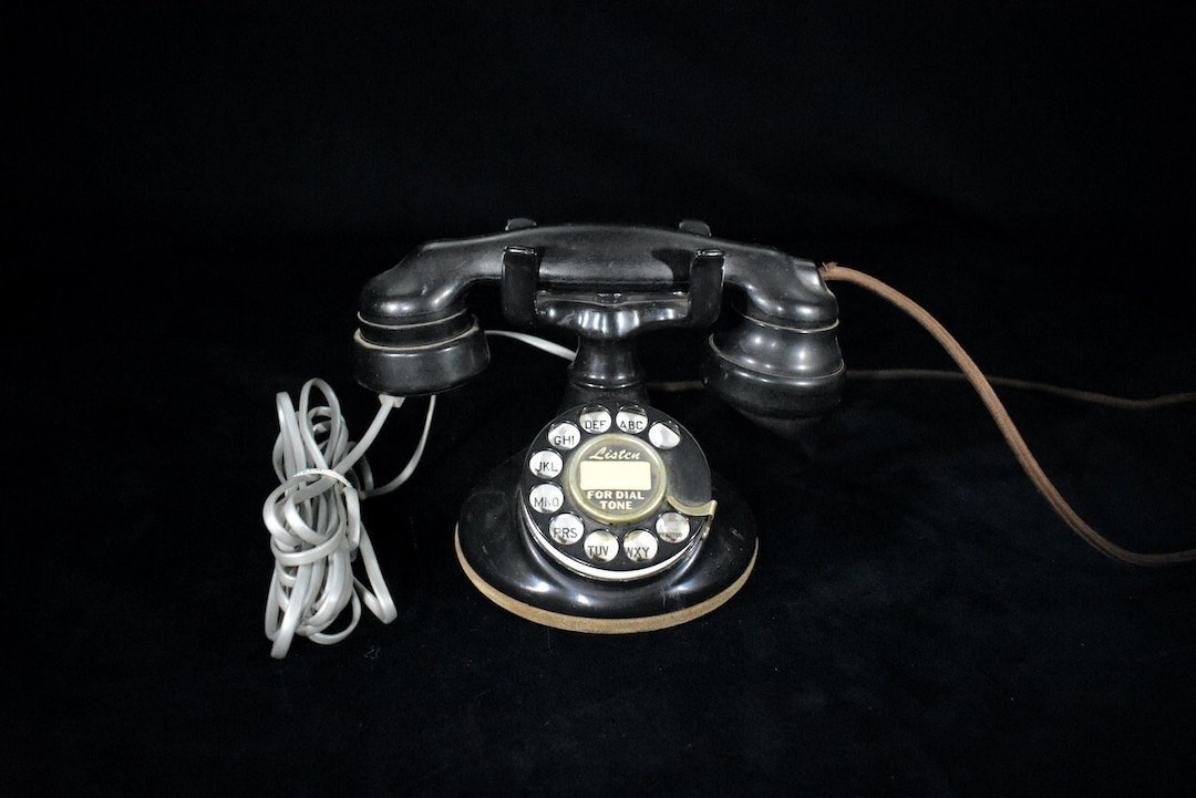 Vintage Western Electric Desk Phone This Classic Black Desk Phone is ...