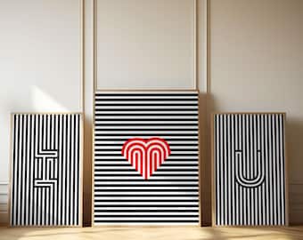 Puede incluir: Tres impresiones enmarcadas con rayas blancas y negras con las letras I, corazón y U formadas por las rayas. El corazón es rojo.