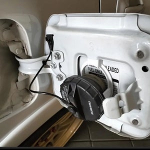Fuel cap holder for Subaru Foresters Wrx Liberty And Outback