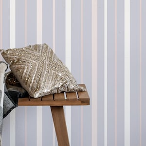 Carta da parati a righe classiche grigio tenue - Decorazione murale rimovibile staccabile e adesiva per una facile trasformazione della casa e uno stile moderno