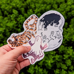 Stretch!, Yin Yang Rodents, Ghostie Boy Linocut Stickers -- Adesivos de vinil resistentes à água, preto, roxo, laranja, gambá, rato, gato, tigre