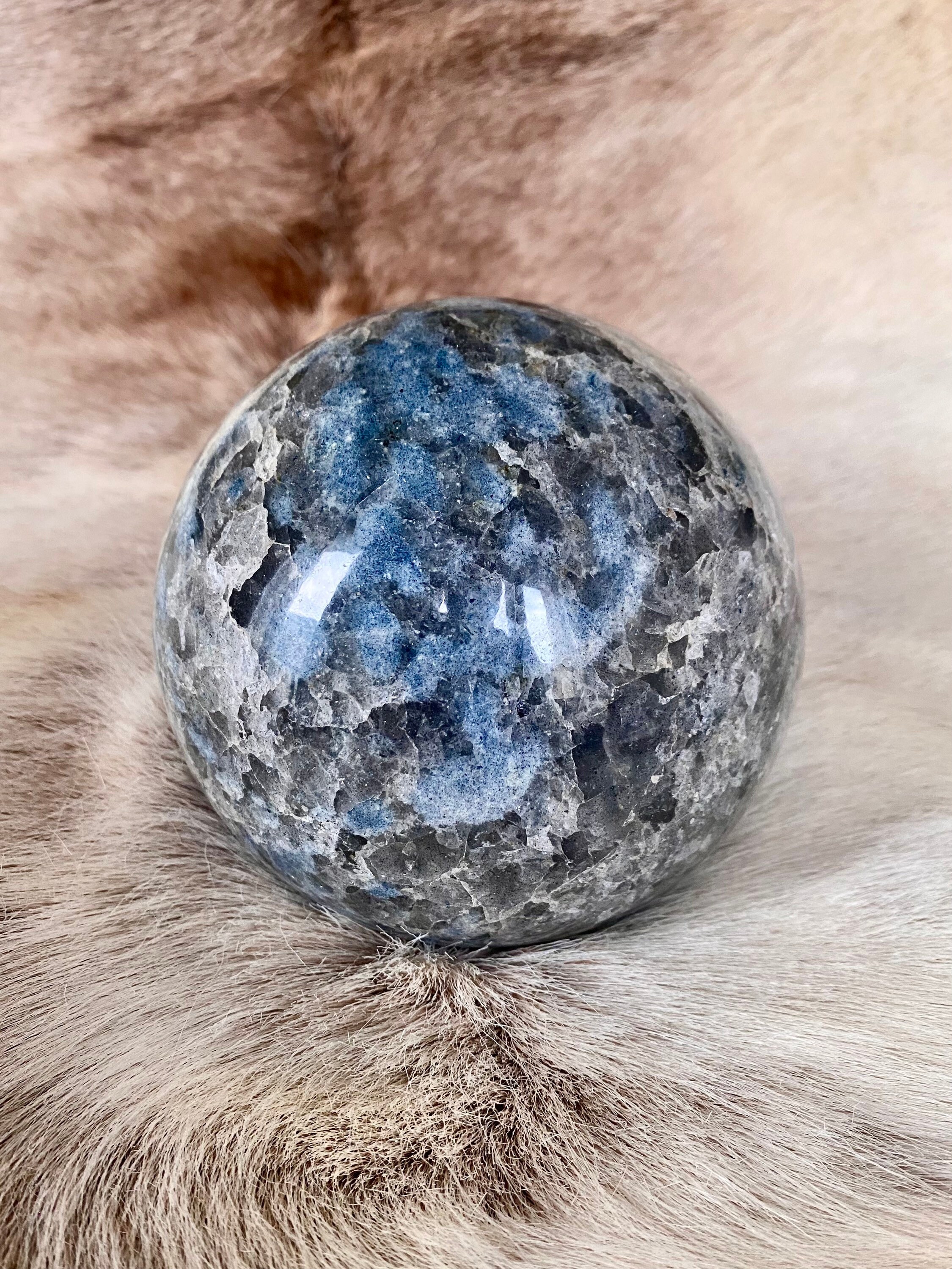 Sphère en Quartz Bleu/Spinelle Bleue