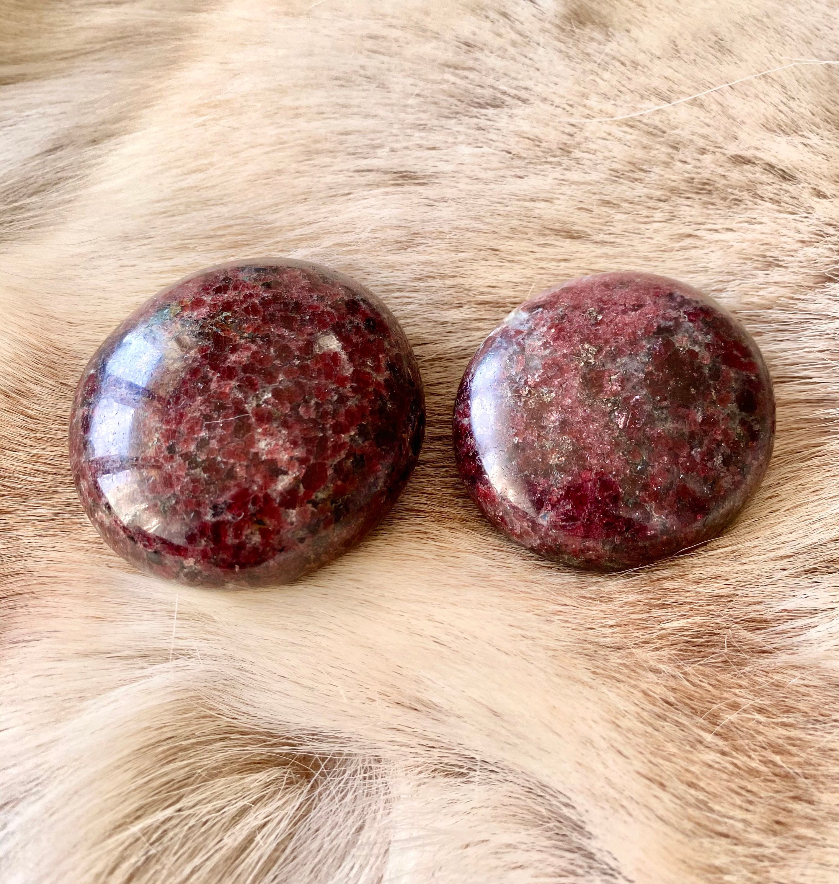 Galet de Grenat/Garnet Pebble