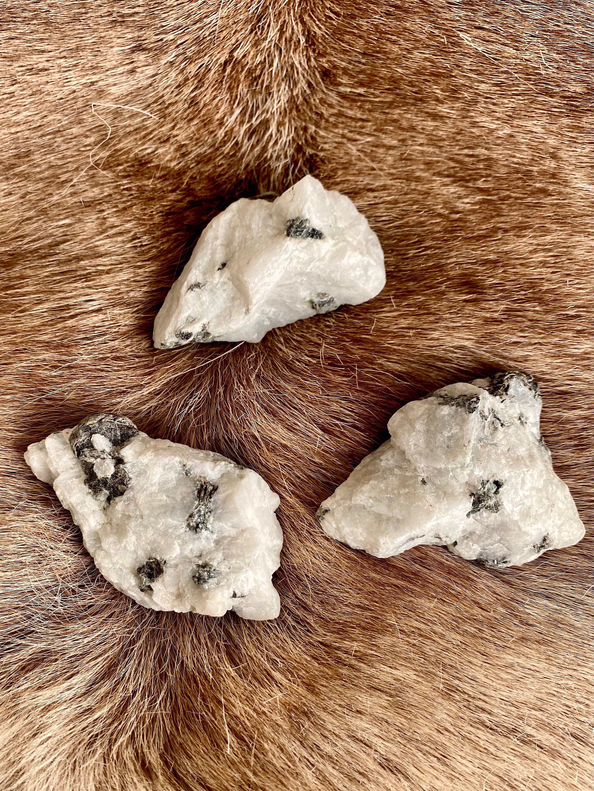 Pierre de Lune Blanche et Inclusions Mica - Pierre Brute