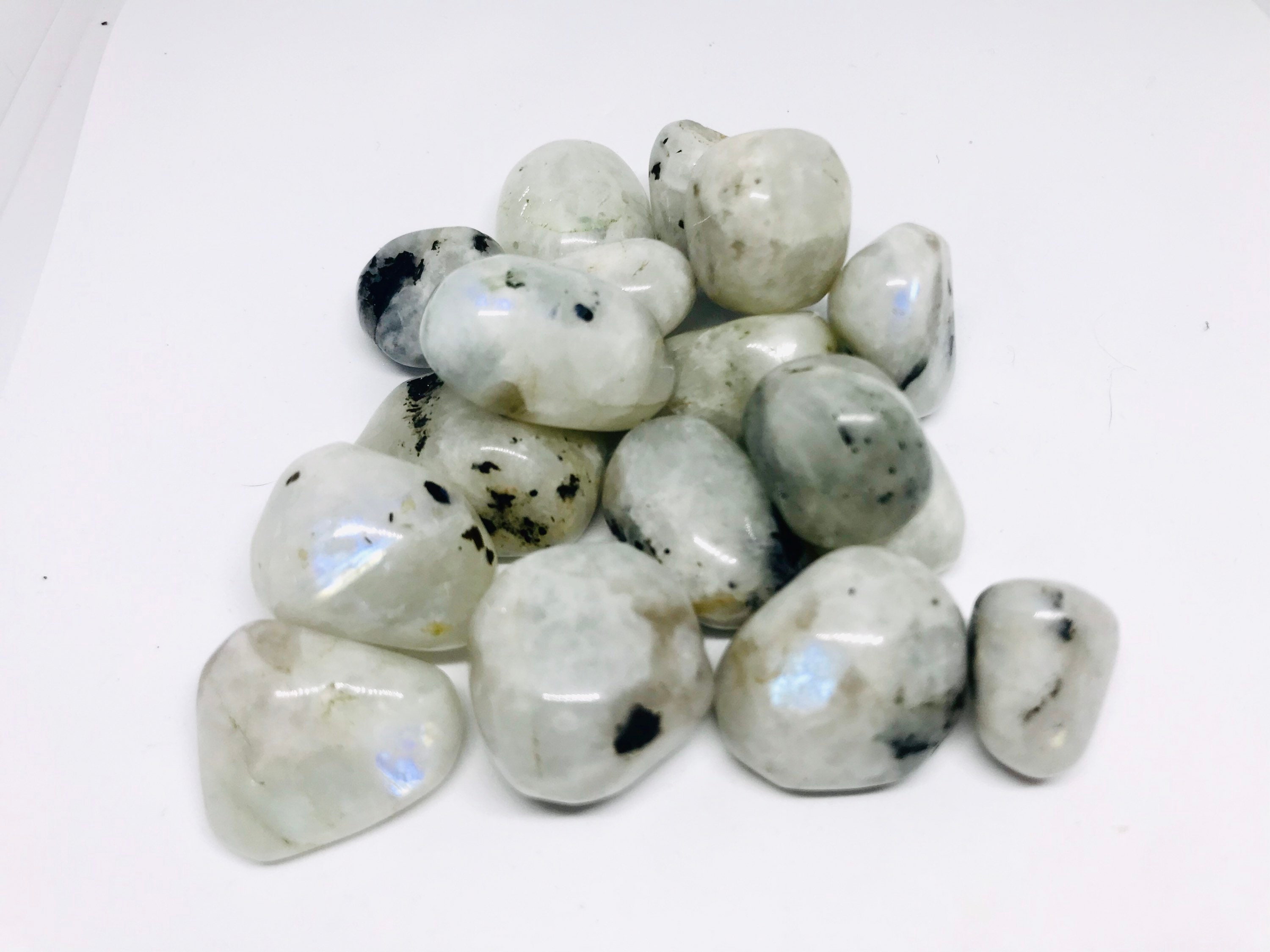 Pierre Roulée en Pierre de Lune Arc-En-Ciel/Rainbow Moonstone Rolled Stone