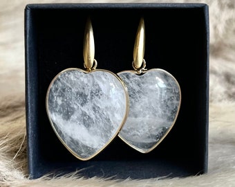 Boucles d’oreilles cœurs dorés en cristal de roche - boucles d’oreilles cristal - boucles d’oreilles en pierres