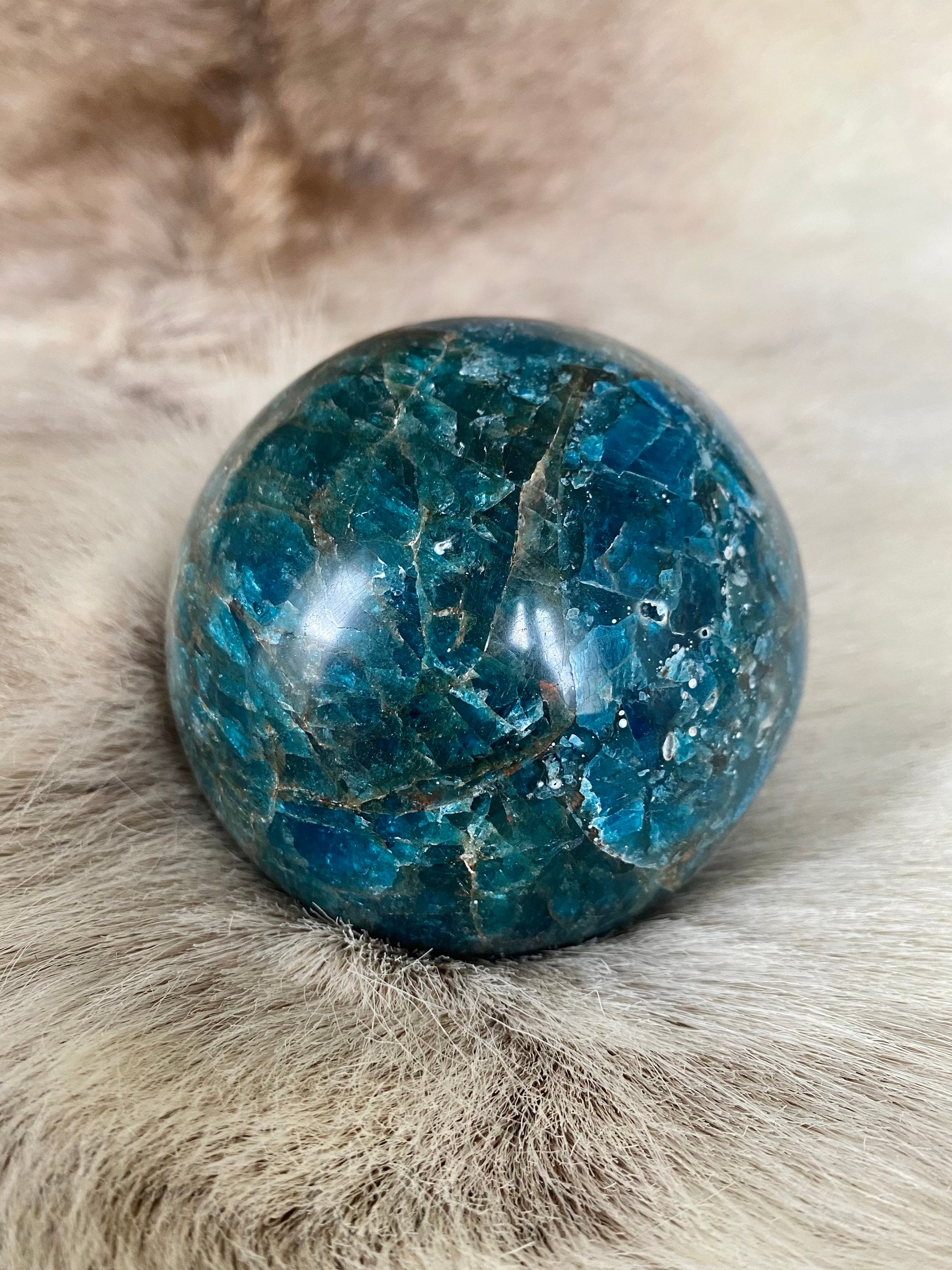 Sphère en Apatite Bleue Naturelle/Natural Blue Sphere