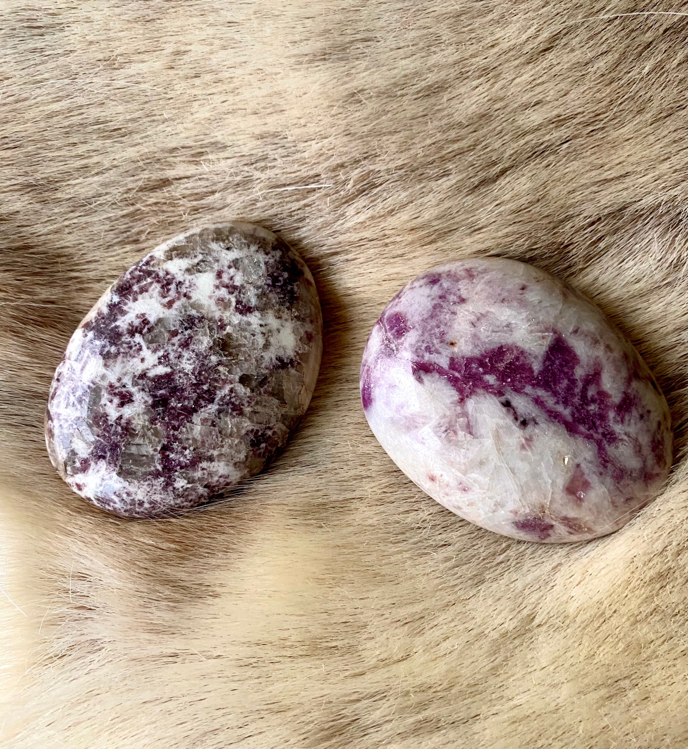 Galet en Lepidolite/Pebble