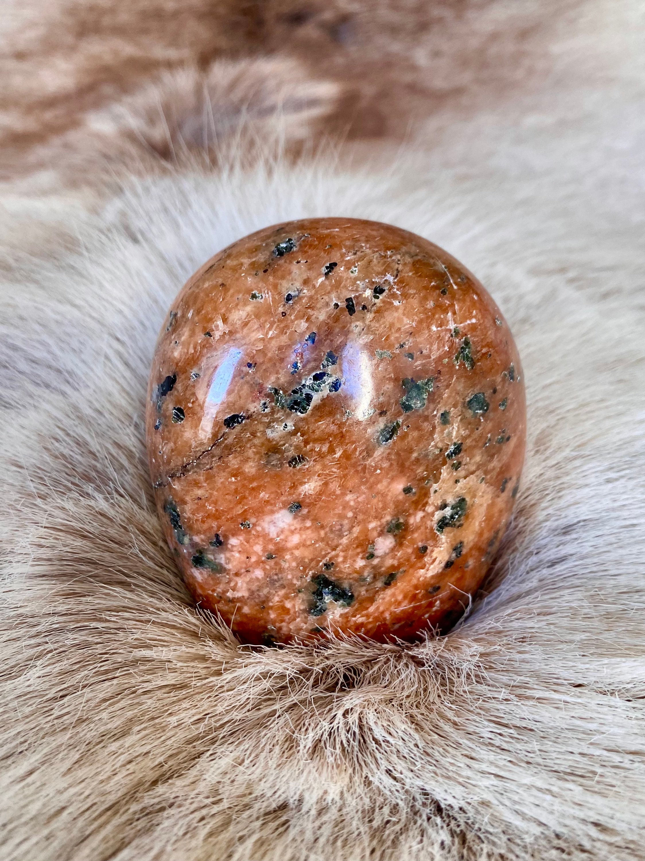 Forme Libre - Calcite Orange et Tourmaline