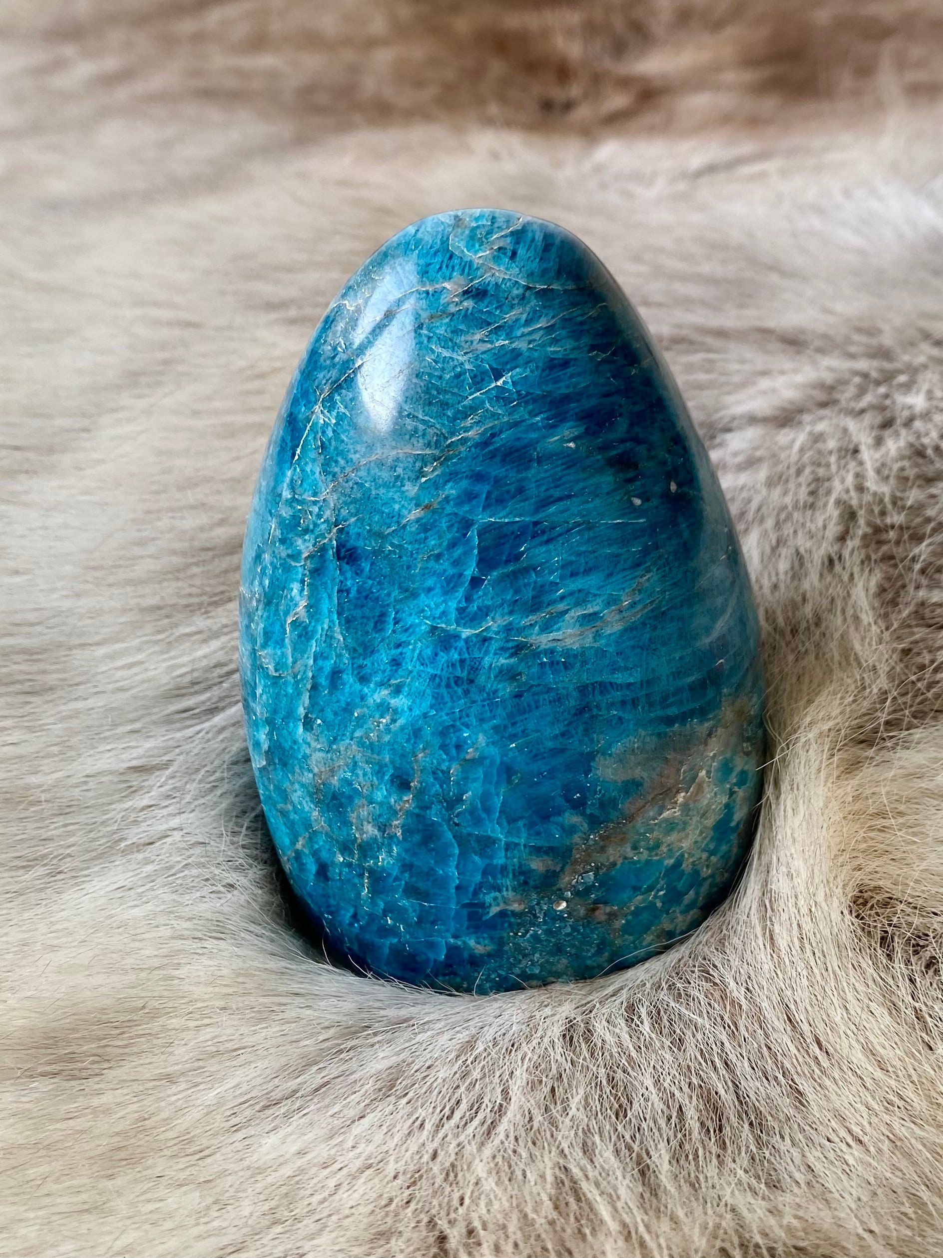 Forme Libre en Apatite Bleue Naturelle/Natural Blue Free Forme