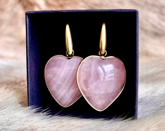 Boucles d’oreilles cœurs dorés en quartz rose - boucles d’oreilles quartz rose - boucles d’oreilles en pierres