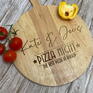 Grande pagaie à pizza personnalisée, pelle à pizza, planche à pizza personnalisée en bambou, assiette à pizza personnalisée, cadeau de couple idéal, cadeau de Noël en famille,