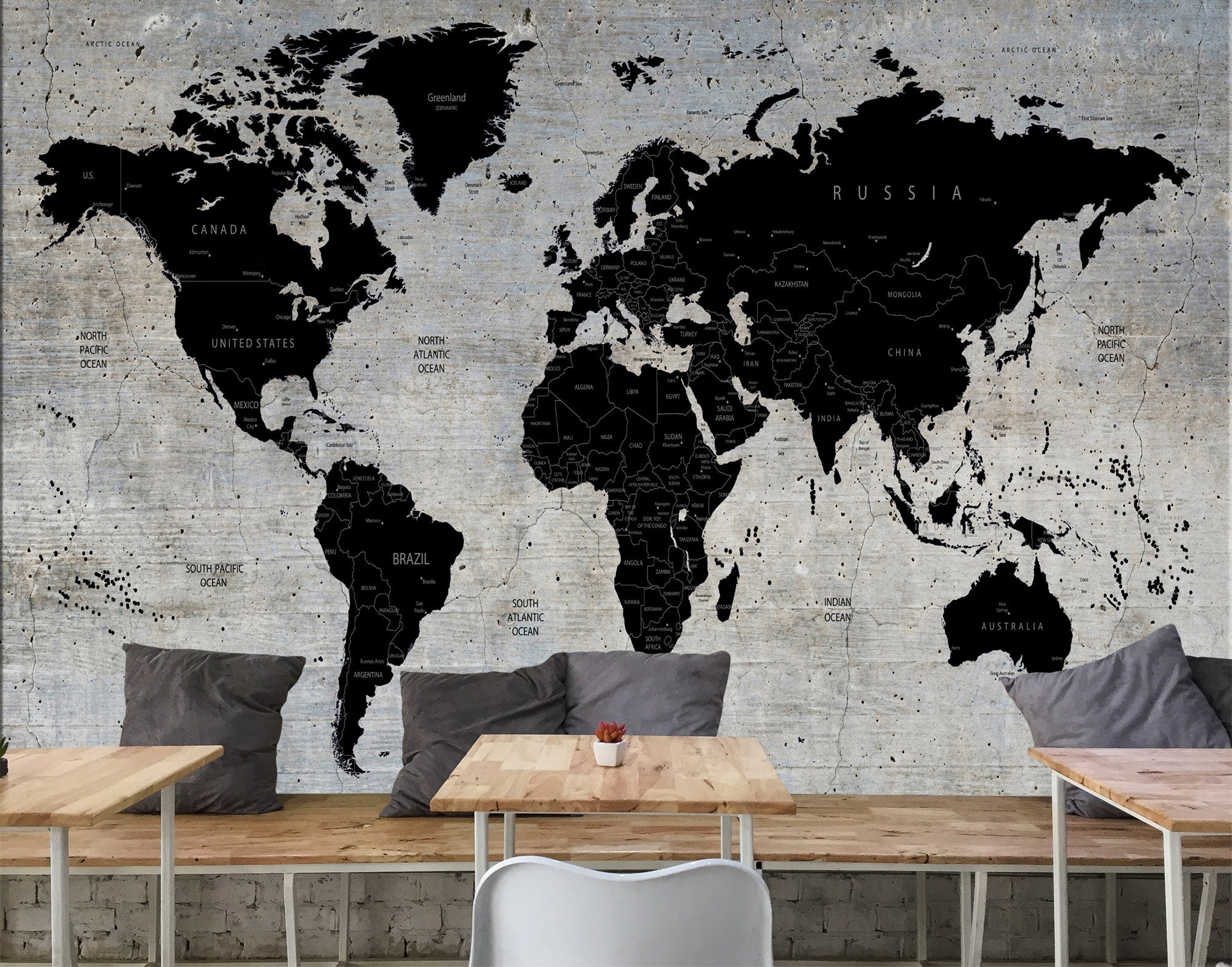 Wallpaper on Concrete Wall / Wereldkaart Behang Op -