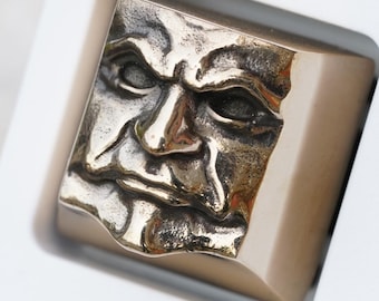 Sędzia - Klawiatura mechaniczna Premium Solid Bronze Keycap z metalowymi nakładkami Artisan Bronze Age Keys w stylu gotyckim z metalową powierzchnią klawiatury Relic Inquisitor Mechboard w stylu art déco