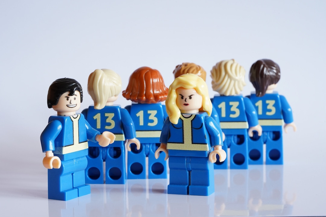 Fallout Shelter Vault Dwellers Minifigures - 7 Minifigs From