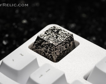 Apollo Moon Surface Luna Argentan Alloy Full Metal Artisan Keycap od KeyRelic do klawiatury mechanicznej