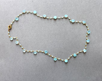 Collar de lágrima de calcedonia dorada y aguamarina