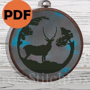 Antilope Silhouette Kreuzstichmuster, monochrome Hirsch in der Waldlandschaft Kreuzstich diy Geschenk, gefärbte AIDA EMPFEHLEN,