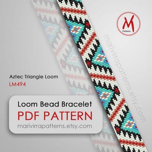 Pode incluir: Padrão de pulseira de contas de tear triangular asteca em PDF, um download digital para criar uma pulseira de contas colorida com um design geométrico. O padrão apresenta contas pretas, brancas, vermelhas, azuis e turquesa.