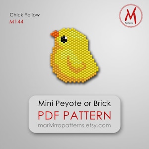 Peut inclure: Un motif de poussin jaune en perles avec un bec orange et un œil noir. Le texte "Chick Yellow M144" est au-dessus du poussin. En dessous, un rectangle blanc avec le texte "Mini Peyote or Brick PDF PATTERN" et une adresse de site web.