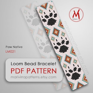 Può includere: Uno schema per braccialetto a perline da telaio con un design di ispirazione nativa americana con impronte di zampe e forme geometriche in nero, bianco, arancione, rosso e blu. Lo schema si chiama "Paw Native LM021" ed è disponibile per il download in PDF su marivirrapatterns.etsy.com.