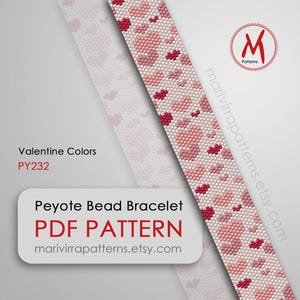 Puede incluir: Un patrón de pulsera de cuentas Peyote con un diseño de corazón en colores rosa y rojo. El patrón se llama PY232 y está disponible para descargar en PDF. El patrón es para una pulsera con temática de San Valentín.