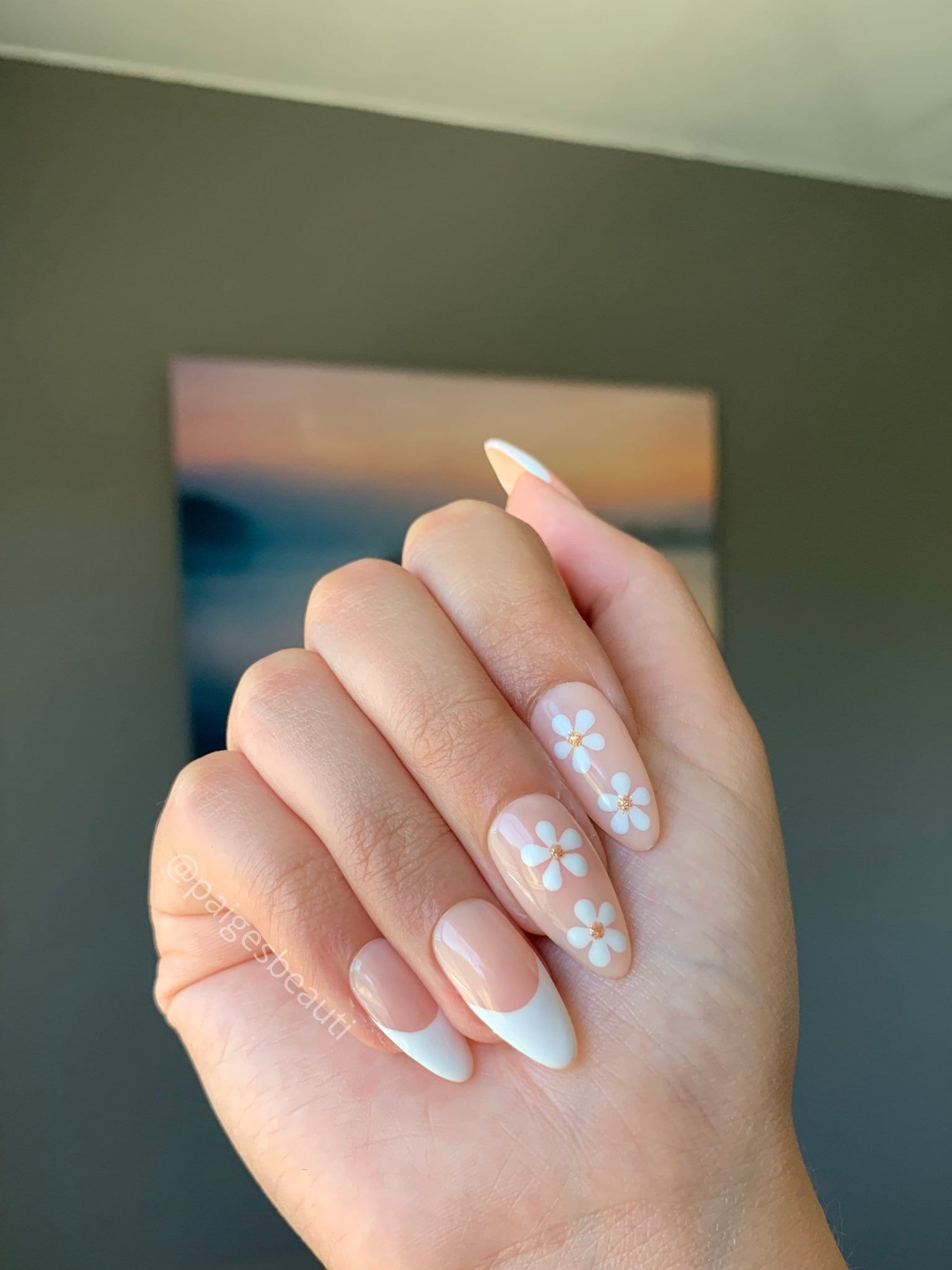 White Flower French Tip Press on Nails -  Sweden