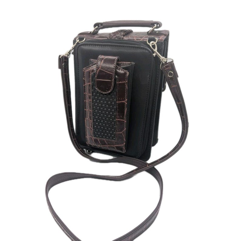 K&ouml;nnte beinhalten: Ein Set aus drei Keramikbechern mit gesprenkelter, matter Oberfl&auml;che. Die Becher sind in Creme-, Hellgrau- und Dunkelgraut&ouml;nen gehalten. Jeder Becher hat ein schlichtes, minimalistisches Design.