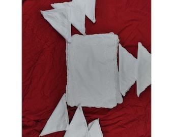 16 Pcs- Embroidered Floral off-white linen? 8 Placemats & 8 matching Napkins Read