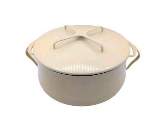 Dansk Kobenstyle France IHQ Tan Tone Enamel Covered Casserole Pot 9.75" X 5"