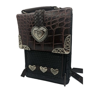 K&ouml;nnte beinhalten: Ein Set aus drei Keramikbechern mit gesprenkelter, matter Oberfl&auml;che. Die Becher sind in den Farbt&ouml;nen Creme, Hellgrau und Dunkelgrau gehalten. Jeder Becher hat ein schlichtes, minimalistisches Design und einen abgerundeten Griff. Die Becher sind aufeinander gestapelt.