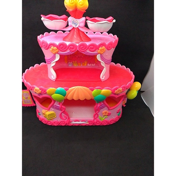 My Little Pony Pinkie Pies Roller Skate Party Cake & Bubble Gum