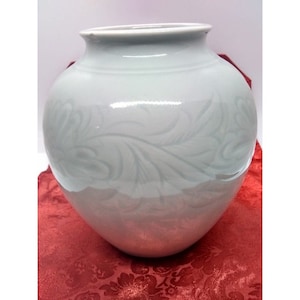 Vintage Thailand / Asian 7.5&quot; tall Celadon Vase