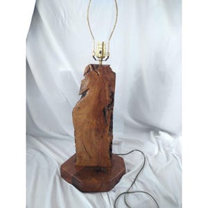 Vintage MCM Brutalist Handmade Natural Wood Slab with Burl? Lamp 31&quot; (Top Finial) Hexagonal bottom READ Description