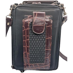 K&ouml;nnte beinhalten: Ein Set aus drei Keramikbechern mit gesprenkelter, matter Oberfl&auml;che. Die Becher sind in den Farbt&ouml;nen Creme, Hellgrau und Dunkelgrau gehalten. Jeder Becher hat ein schlichtes, minimalistisches Design und einen abgerundeten Henkel.