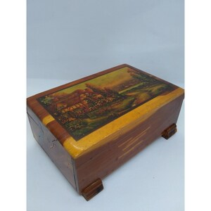 Vtg trinket jewelry footed box Hinged Lid English cottage scene 8.5”x5”x 3”