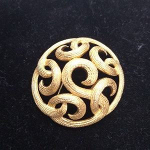 Vintage 60s Crown Trifari Open Scroll / swirl design domed gold tone broach brooch pin