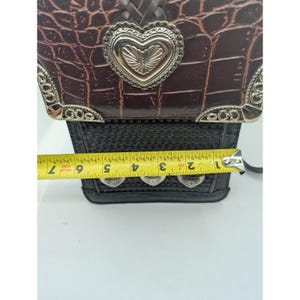 K&ouml;nnte beinhalten: Ein Set aus drei Keramikbechern mit gesprenkelter, matter Oberfl&auml;che. Die Becher sind in Creme-, Hellgrau- und Dunkelgraut&ouml;nen gehalten. Jeder Becher hat ein schlichtes, minimalistisches Design.