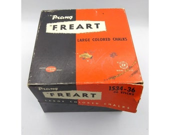 Vintage box of Prang Freart large colored chalks 1534-12 made in usa