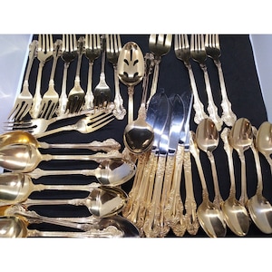 Cambridge stainless china Alyssa sgold cutlery set approximately 38 pieces