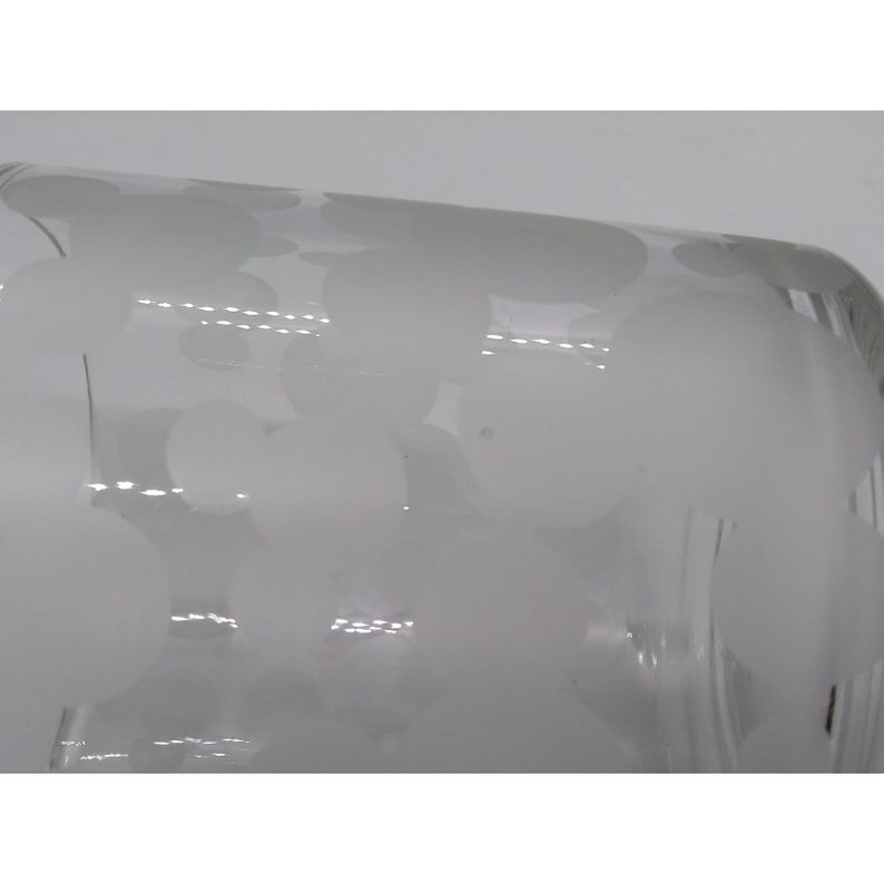 Peut inclure: Un verre &agrave; boire en verre transparent avec un motif givr&eacute; de cercles qui se chevauchent.