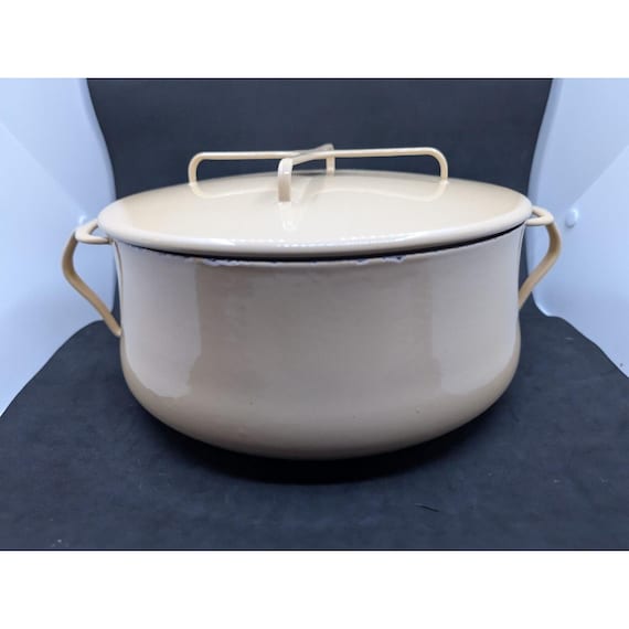 Dansk Kobenstyle France IHQ Tan Tone Enamel Covered Casserole Pot